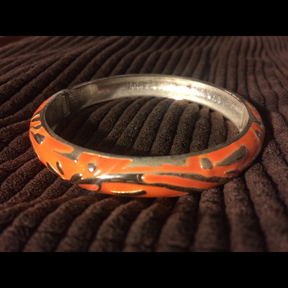Bangle bracelet